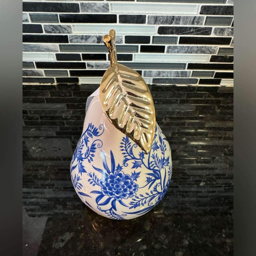 blue and white chinoiserie decorative Pear